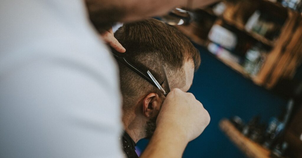 10 passos de como ganhar dinheiro com barbearia sendo iniciante